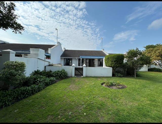 2 BEDROOM TOWNHOUSE FOR SALE IN PARADISE BEACH